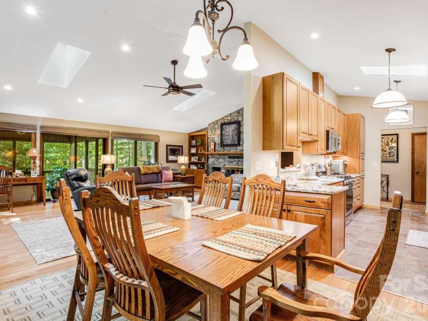 36 Foxglove Road, Hendersonville, NC 28739.  MLS# CAR4384856, YatesRealty ID 25592. Open and expansive