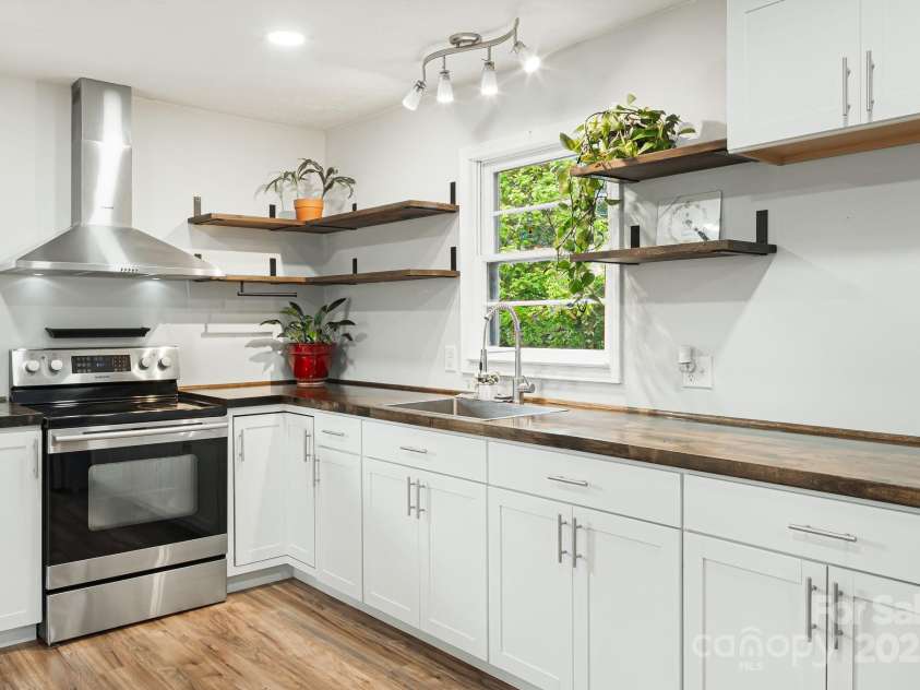 510 Reservoir Road, Marion, NC 28752.  MLS# CAR4257804, YatesRealty ID 25592. 