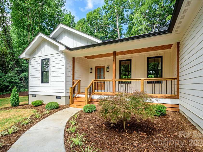 118 Laurel Lane, Etowah, NC 28729.  MLS# CAR4258432, YatesRealty ID 25594. 