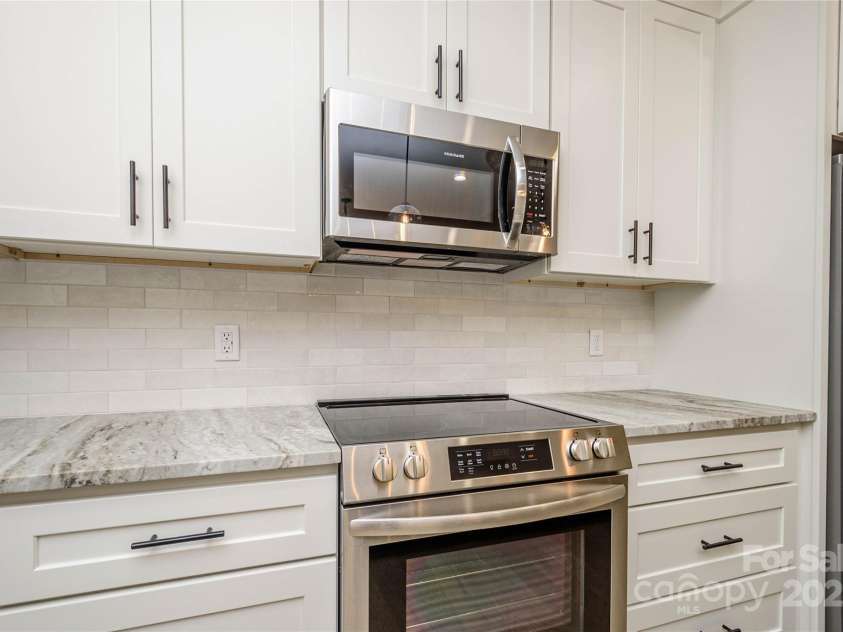 118 Laurel Lane, Etowah, NC 28729.  MLS# CAR4258432, YatesRealty ID 25594. 