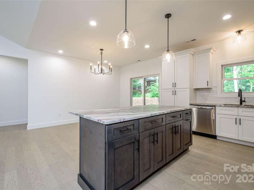 118 Laurel Lane, Etowah, NC 28729.  MLS# CAR4258432, YatesRealty ID 25594. 