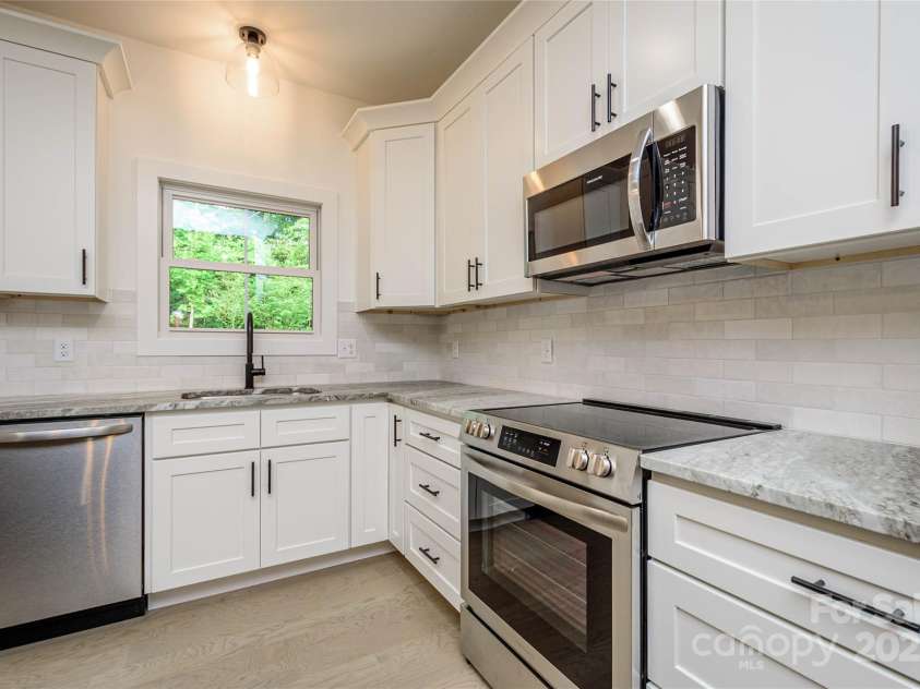 118 Laurel Lane, Etowah, NC 28729.  MLS# CAR4258432, YatesRealty ID 25594. 