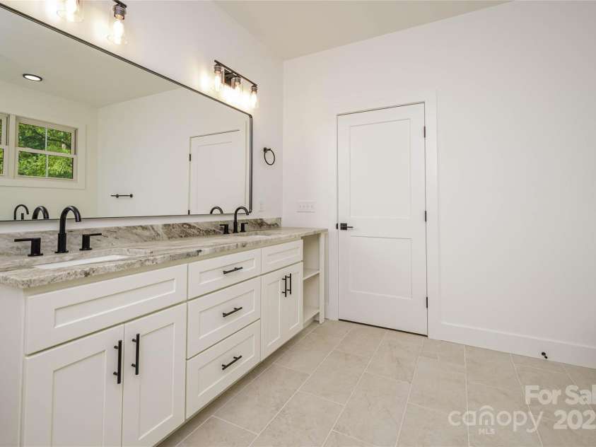 118 Laurel Lane, Etowah, NC 28729.  MLS# CAR4258432, YatesRealty ID 25594. 