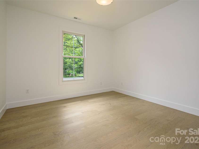 118 Laurel Lane, Etowah, NC 28729.  MLS# CAR4258432, YatesRealty ID 25594. 