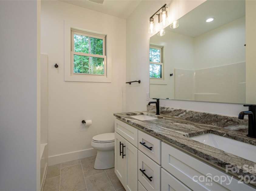 118 Laurel Lane, Etowah, NC 28729.  MLS# CAR4258432, YatesRealty ID 25594. 
