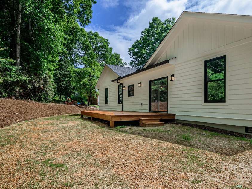 118 Laurel Lane, Etowah, NC 28729.  MLS# CAR4258432, YatesRealty ID 25594. 