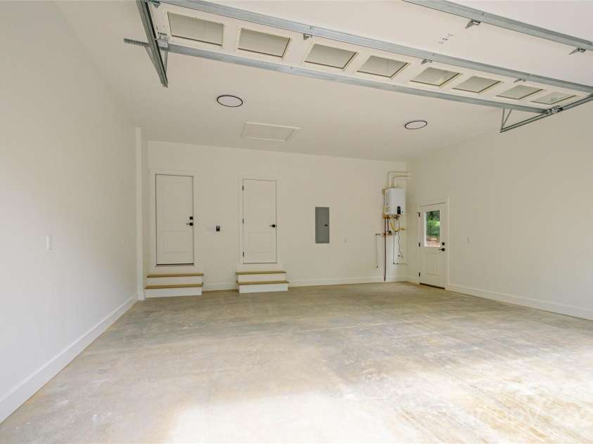 118 Laurel Lane, Etowah, NC 28729.  MLS# CAR4258432, YatesRealty ID 25594. 