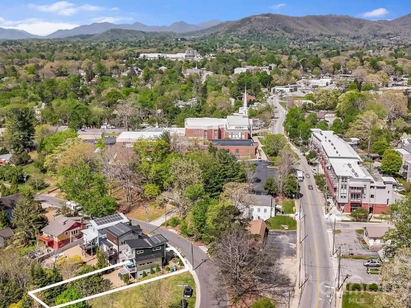 14 Sulphur Springs Road, Asheville, NC 28806.  MLS# CAR4369760, YatesRealty ID 25595. 