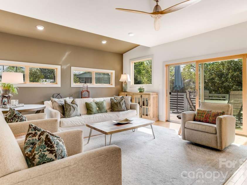 14 Sulphur Springs Road, Asheville, NC 28806.  MLS# CAR4369760, YatesRealty ID 25595. 