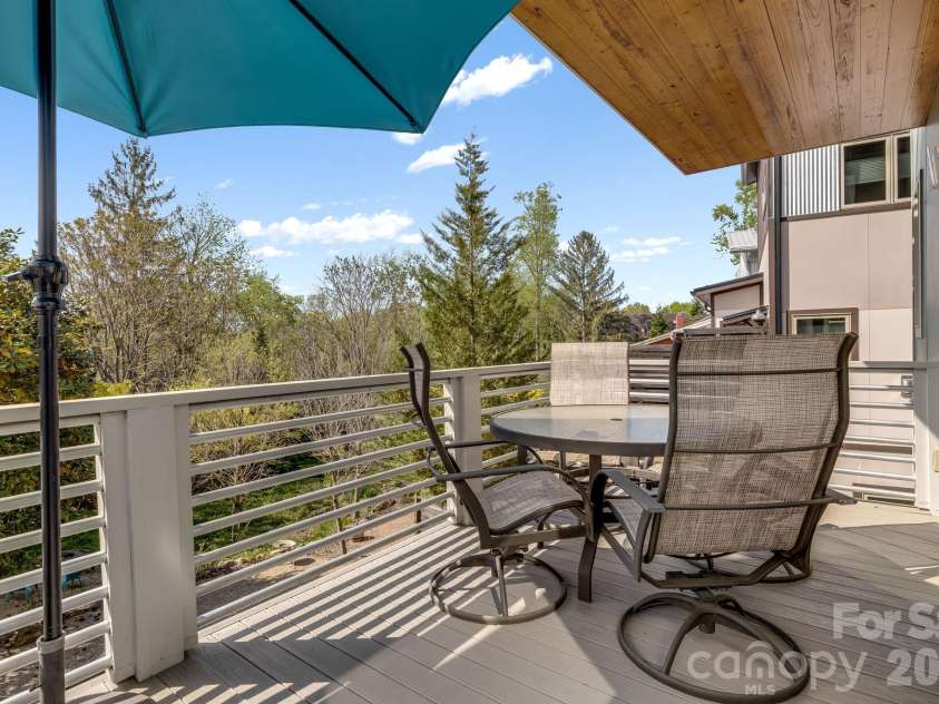14 Sulphur Springs Road, Asheville, NC 28806.  MLS# CAR4369760, YatesRealty ID 25595. 