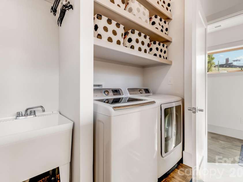 14 Sulphur Springs Road, Asheville, NC 28806.  MLS# CAR4369760, YatesRealty ID 25595. 