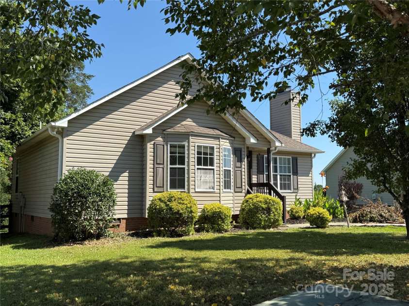 4870 Beckel Road, Winston Salem, NC 27127.  MLS# CAR4277854, YatesRealty ID 25595. 