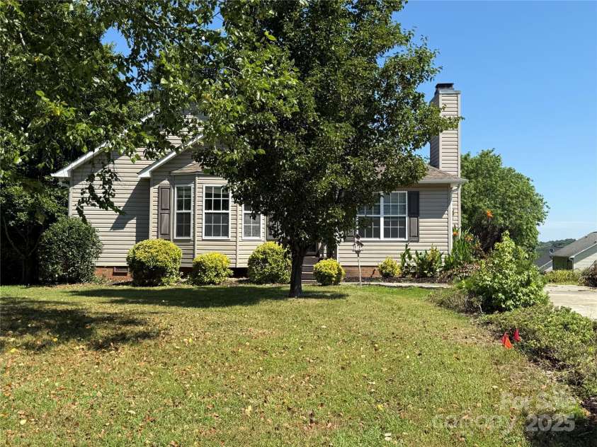4870 Beckel Road, Winston Salem, NC 27127.  MLS# CAR4277854, YatesRealty ID 25595. 