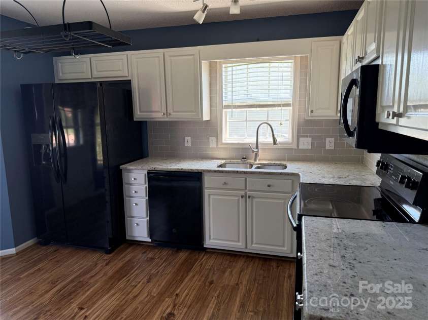 4870 Beckel Road, Winston Salem, NC 27127.  MLS# CAR4277854, YatesRealty ID 25595. 