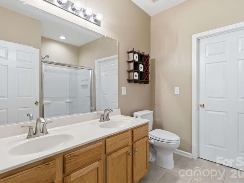 3866 Carl Parmer Drive, Harrisburg, NC 28075.  MLS# CAR4382668, YatesRealty ID 25596. Nice walk-in closet