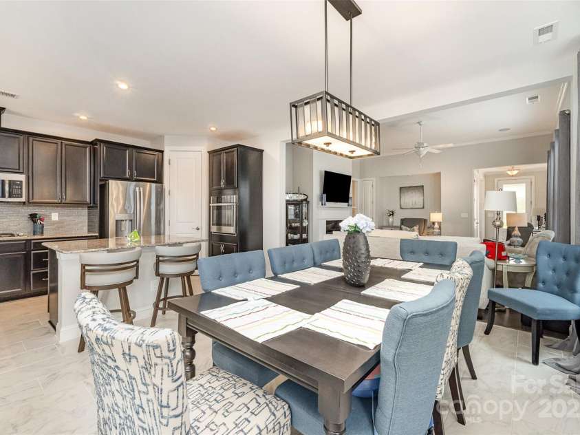 7025 Overjoyed Crossing, Charlotte, NC 28215.  MLS# CAR4278663, YatesRealty ID 25597. 