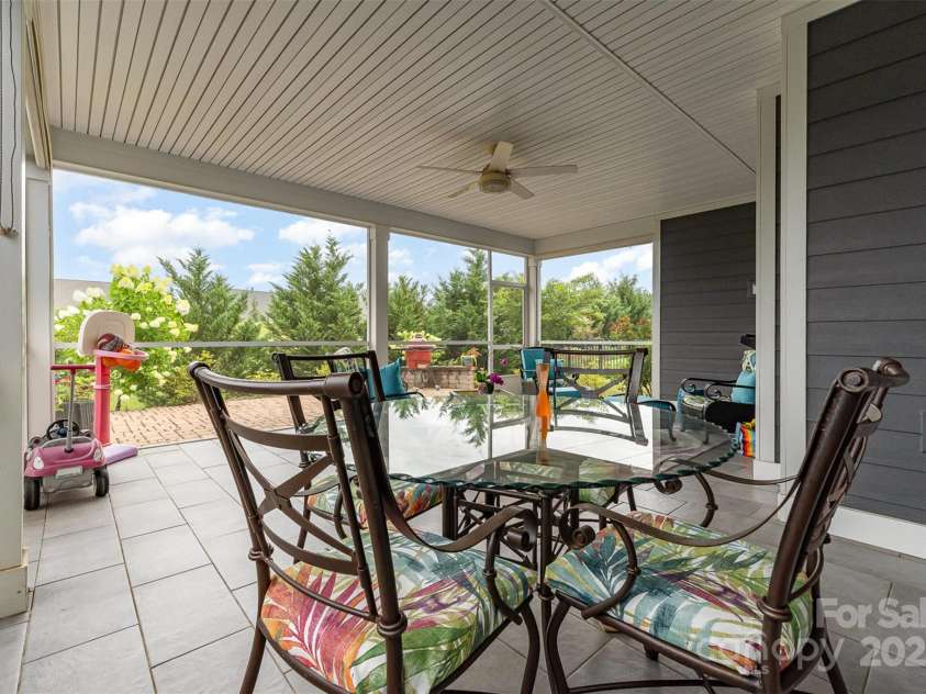 7025 Overjoyed Crossing, Charlotte, NC 28215.  MLS# CAR4278663, YatesRealty ID 25597. 