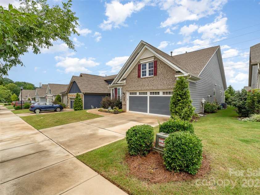 7025 Overjoyed Crossing, Charlotte, NC 28215.  MLS# CAR4278663, YatesRealty ID 25597. 