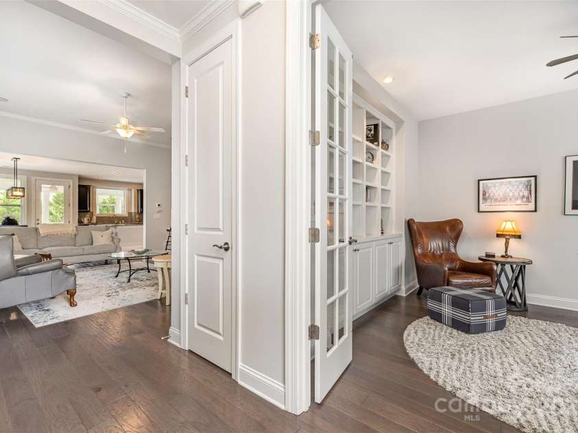 7025 Overjoyed Crossing, Charlotte, NC 28215.  MLS# CAR4278663, YatesRealty ID 25597. 