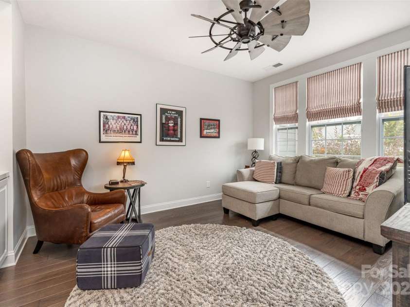 7025 Overjoyed Crossing, Charlotte, NC 28215.  MLS# CAR4278663, YatesRealty ID 25597. 