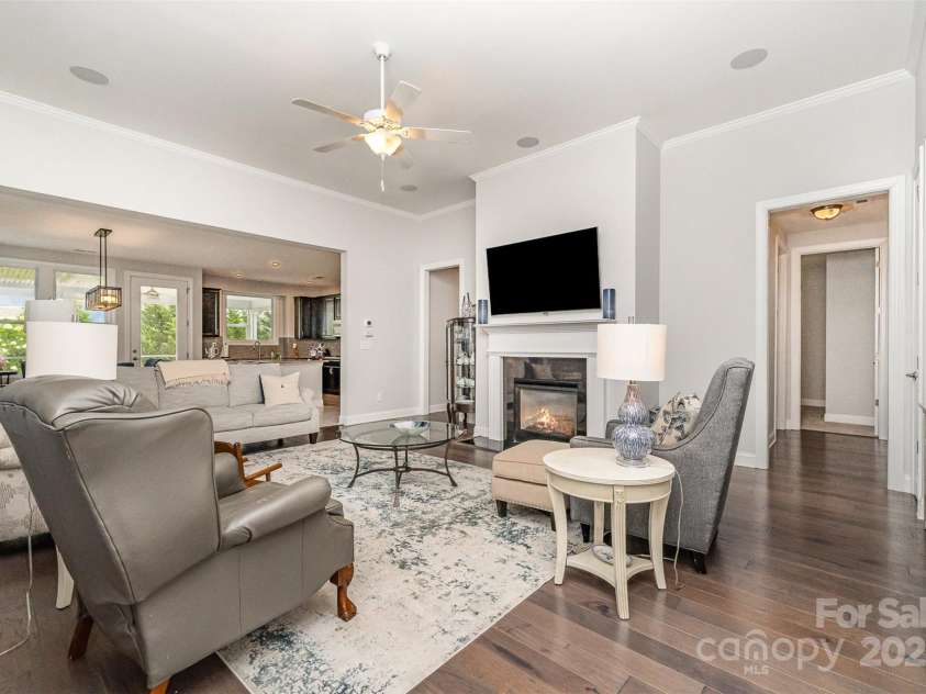 7025 Overjoyed Crossing, Charlotte, NC 28215.  MLS# CAR4278663, YatesRealty ID 25597. 