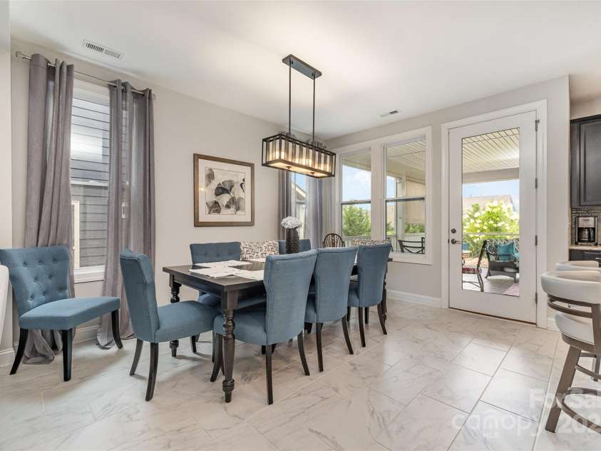 7025 Overjoyed Crossing, Charlotte, NC 28215.  MLS# CAR4278663, YatesRealty ID 25597. 