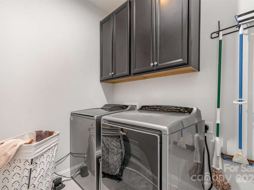 7025 Overjoyed Crossing, Charlotte, NC 28215.  MLS# CAR4278663, YatesRealty ID 25597. 