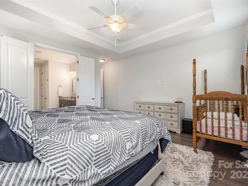 7025 Overjoyed Crossing, Charlotte, NC 28215.  MLS# CAR4278663, YatesRealty ID 25597. 