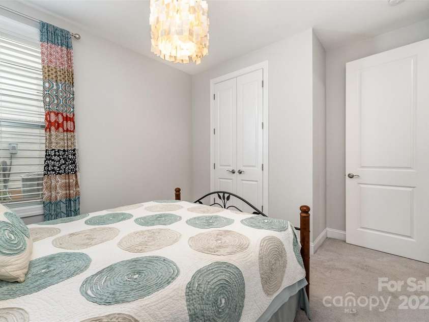 7025 Overjoyed Crossing, Charlotte, NC 28215.  MLS# CAR4278663, YatesRealty ID 25597. 