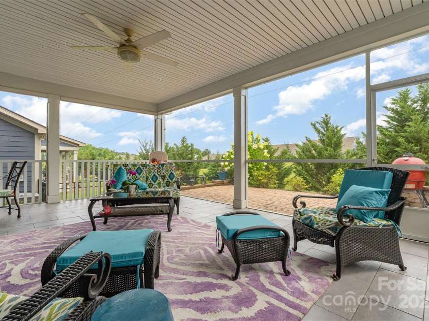 7025 Overjoyed Crossing, Charlotte, NC 28215.  MLS# CAR4278663, YatesRealty ID 25597. 