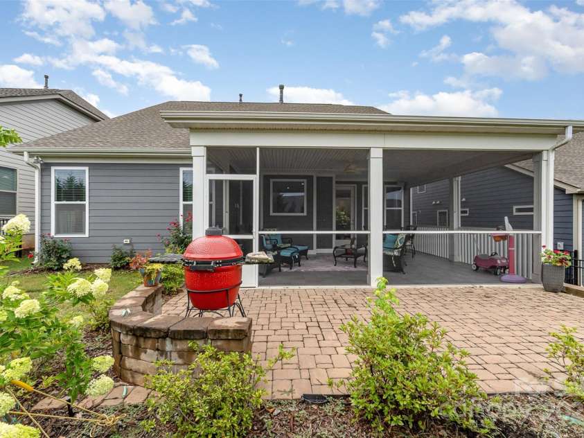 7025 Overjoyed Crossing, Charlotte, NC 28215.  MLS# CAR4278663, YatesRealty ID 25597. 