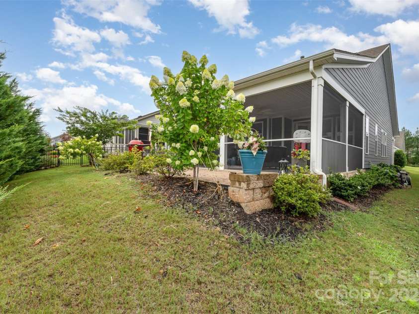 7025 Overjoyed Crossing, Charlotte, NC 28215.  MLS# CAR4278663, YatesRealty ID 25597. 