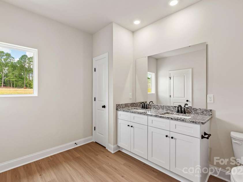 7106 Jerimoth Drive, Charlotte, NC 28215.  MLS# CAR4273024, YatesRealty ID 25598. 