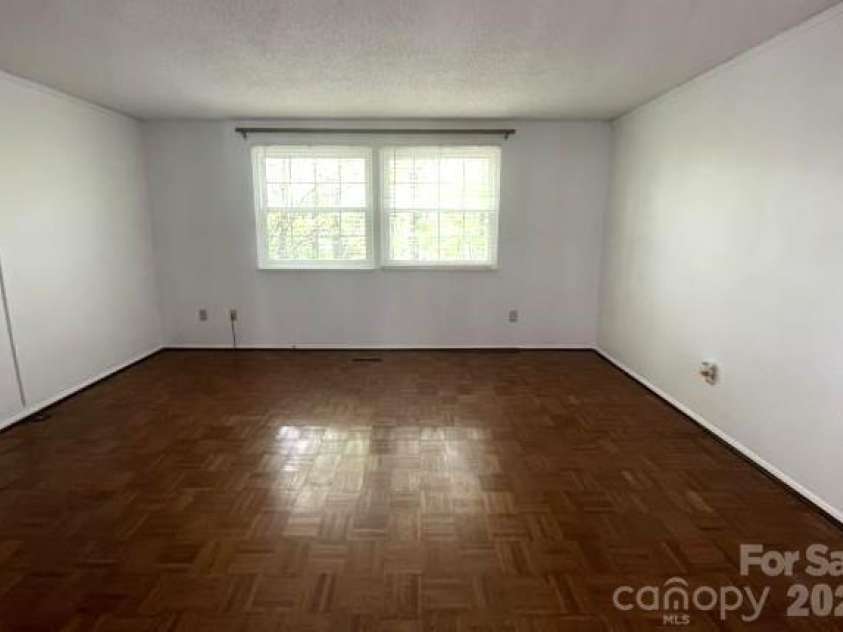 7352 Pebblestone Drive, Charlotte, NC 28212.  MLS# CAR4372041, YatesRealty ID 25599. 