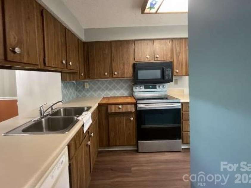 7352 Pebblestone Drive, Charlotte, NC 28212.  MLS# CAR4372041, YatesRealty ID 25599. 