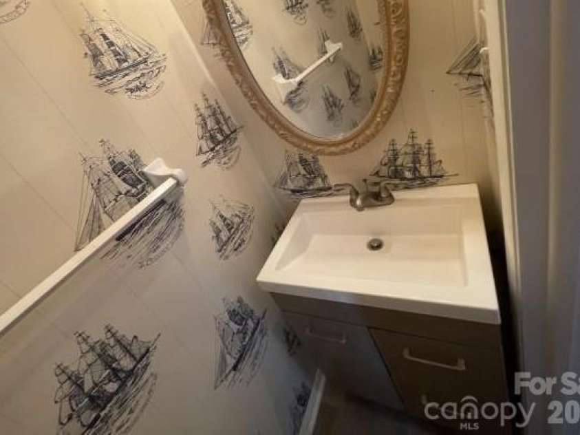 7352 Pebblestone Drive, Charlotte, NC 28212.  MLS# CAR4372041, YatesRealty ID 25599. 