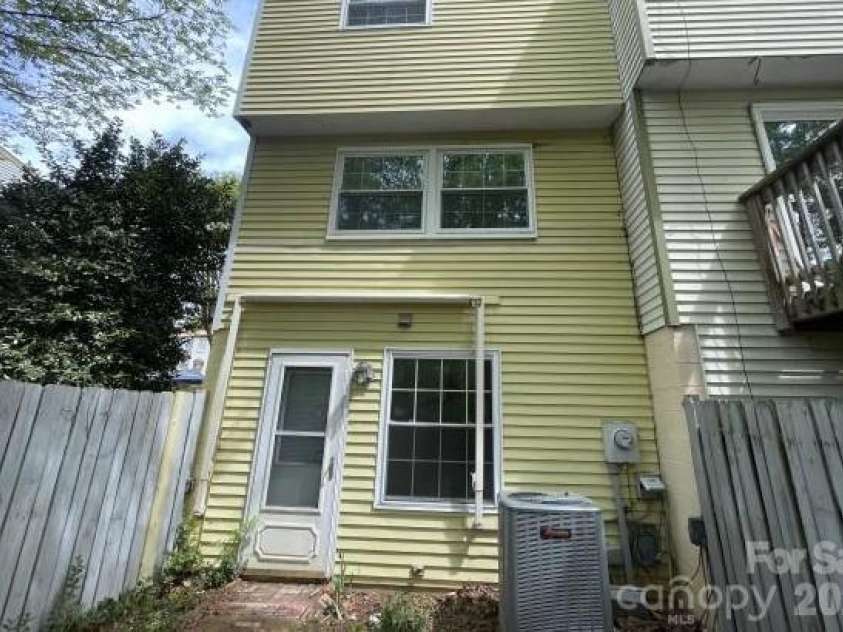 7352 Pebblestone Drive, Charlotte, NC 28212.  MLS# CAR4372041, YatesRealty ID 25599. 