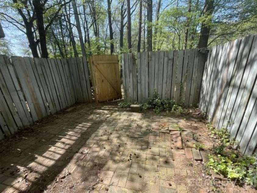 7352 Pebblestone Drive, Charlotte, NC 28212.  MLS# CAR4372041, YatesRealty ID 25599. 