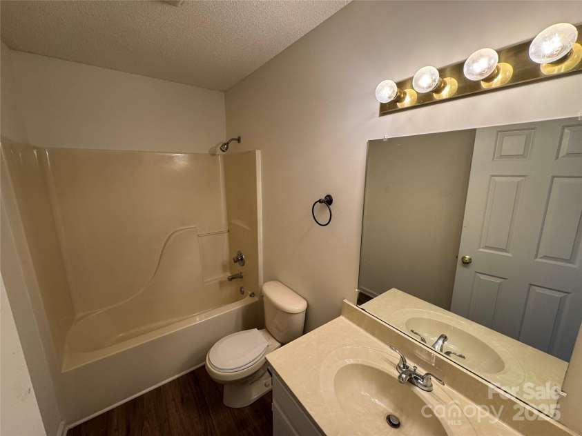 972 8th Avenue, Hickory, NC 28601.  MLS# CAR4281072, YatesRealty ID 25599. 