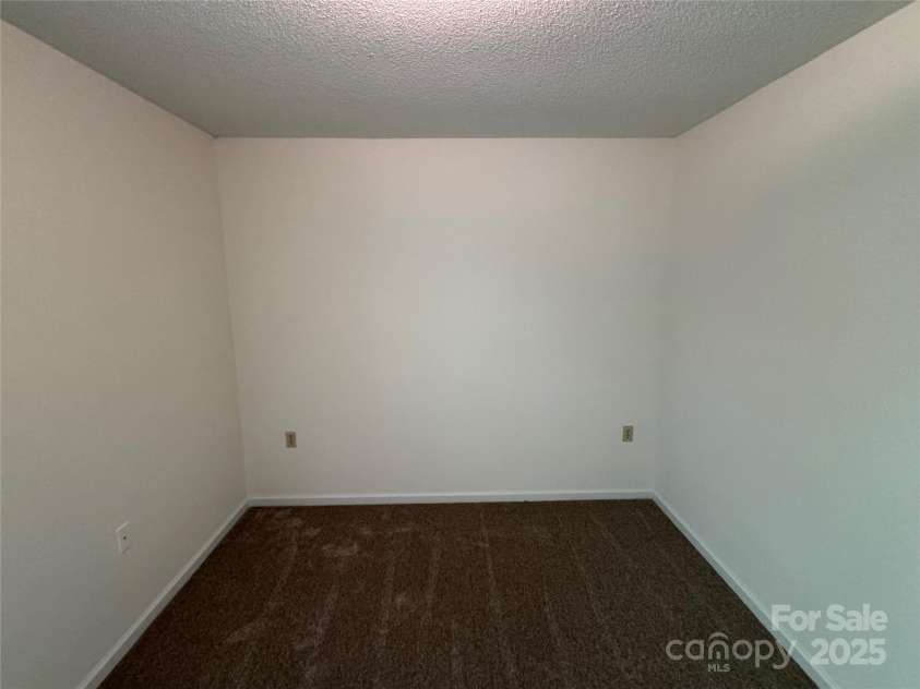 972 8th Avenue, Hickory, NC 28601.  MLS# CAR4281072, YatesRealty ID 25599. 