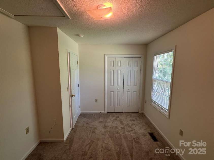 972 8th Avenue, Hickory, NC 28601.  MLS# CAR4281072, YatesRealty ID 25599. 