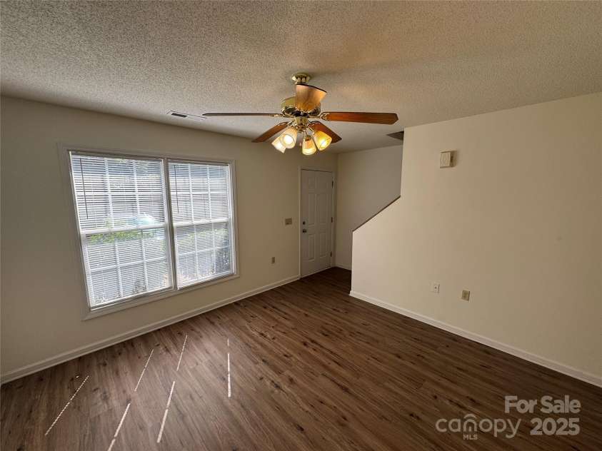 972 8th Avenue, Hickory, NC 28601.  MLS# CAR4281072, YatesRealty ID 25599. 