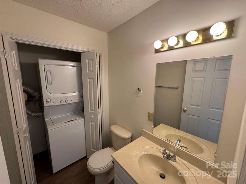 972 8th Avenue, Hickory, NC 28601.  MLS# CAR4281072, YatesRealty ID 25599. 