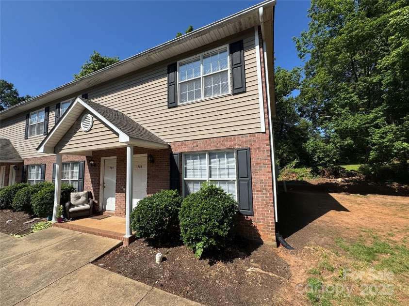 972 8th Avenue, Hickory, NC 28601.  MLS# CAR4281072, YatesRealty ID 25599. 