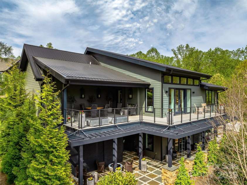 11 Bayonne Trail, Asheville, NC 28804.  MLS# CAR4250937, YatesRealty ID 256. Imagine festive gatherings here in this luxurious space