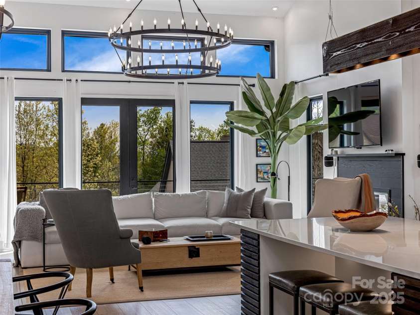 11 Bayonne Trail, Asheville, NC 28804.  MLS# CAR4250937, YatesRealty ID 256. Inviting