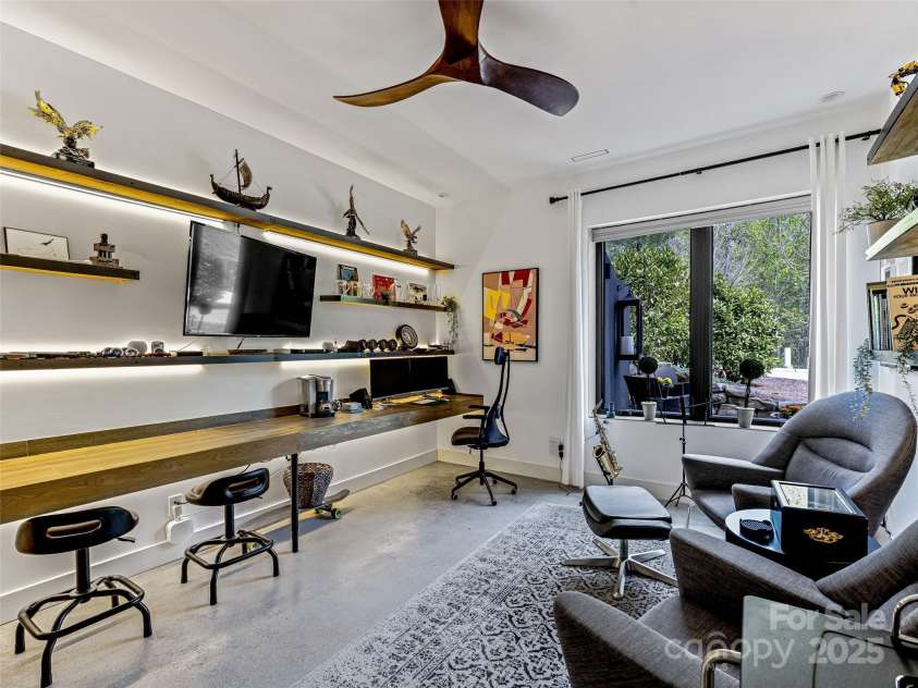 11 Bayonne Trail, Asheville, NC 28804.  MLS# CAR4250937, YatesRealty ID 256. Office/Study/Craft/Art Space