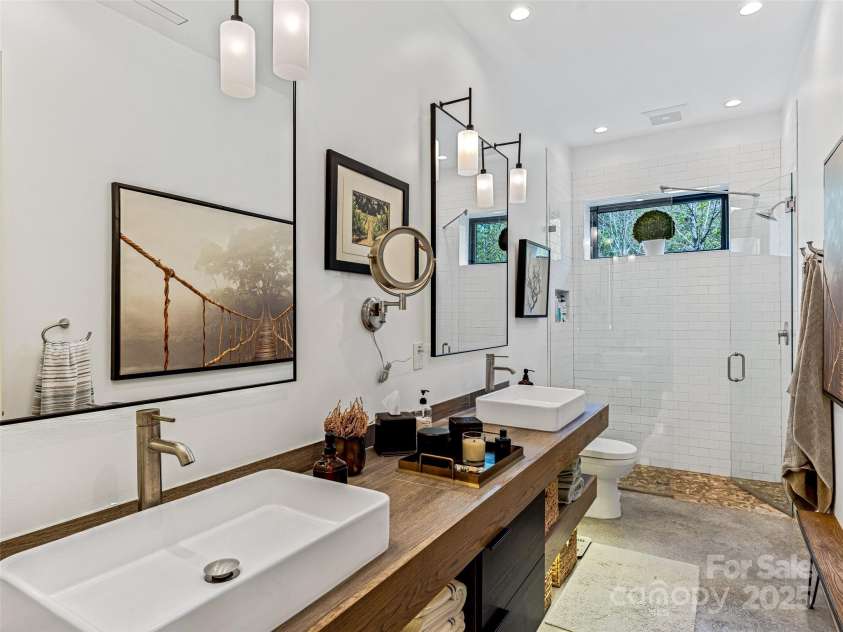 11 Bayonne Trail, Asheville, NC 28804.  MLS# CAR4250937, YatesRealty ID 256. Second Full bath on the lower level