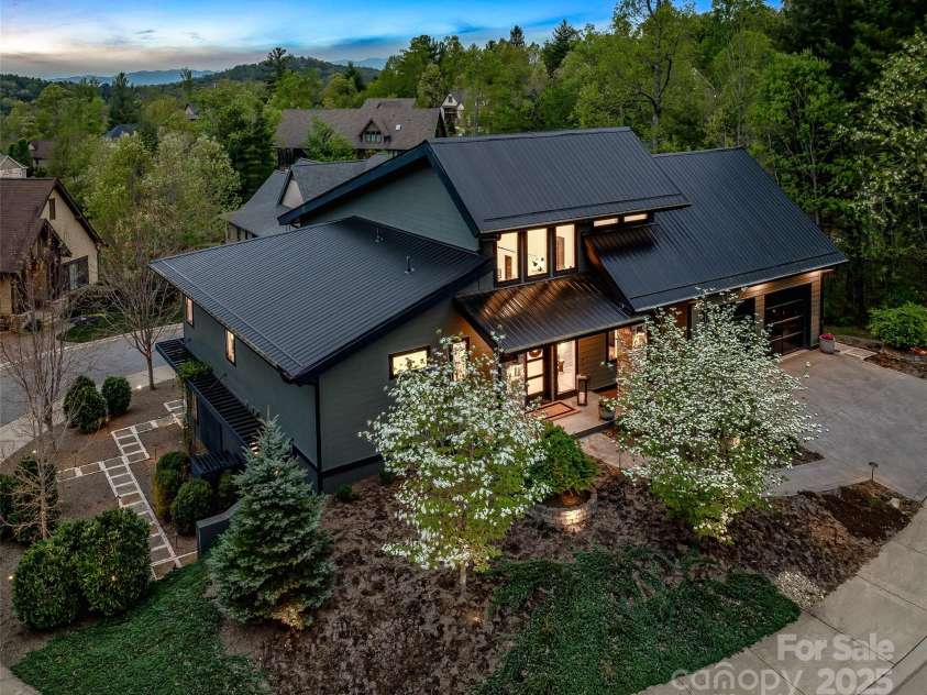 11 Bayonne Trail, Asheville, NC 28804.  MLS# CAR4250937, YatesRealty ID 256. Welcome to 11 Bayonne Trail in Beautiful Thoms Estate