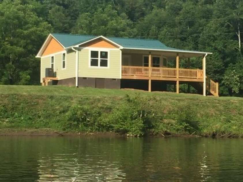 992 Hornet Drive, Whittier, NC 28789.  MLS# CAR4237623, YatesRealty ID 256. 